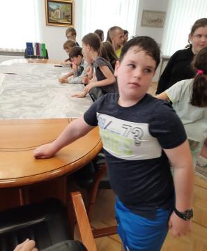 Četrtošolci iz podružnične osnovne šole Kotlje obiskali Mestno hišo 4